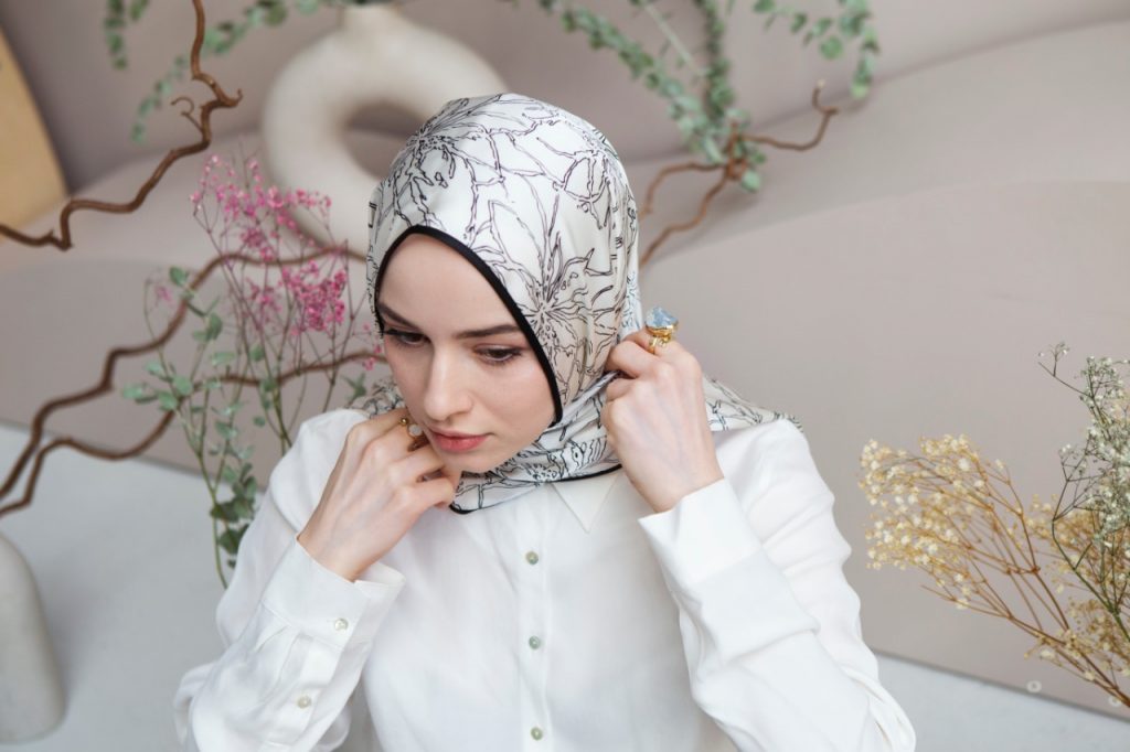 Hijab sebagai Perisai